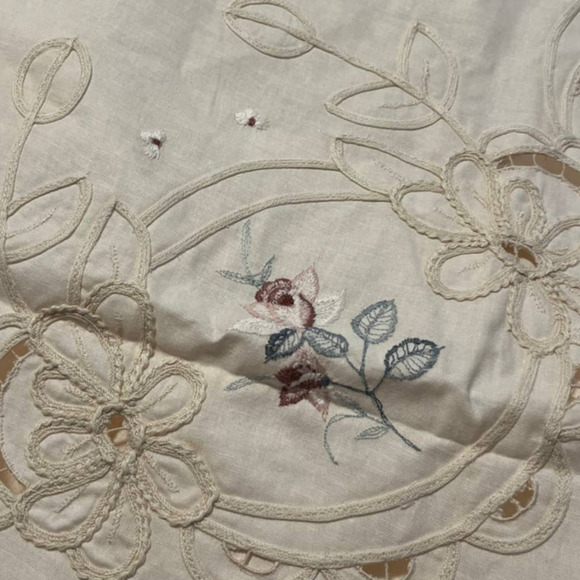 Vintage Madeira Embroidered Cutwork Linen Lace Fabric 87 x 89 - Picture 3 of 6